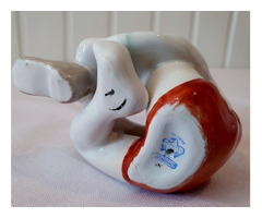Öltözködő kisfiú Aquincumi antik porcelán figura eladó !